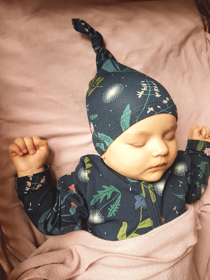 Baby knot hat
